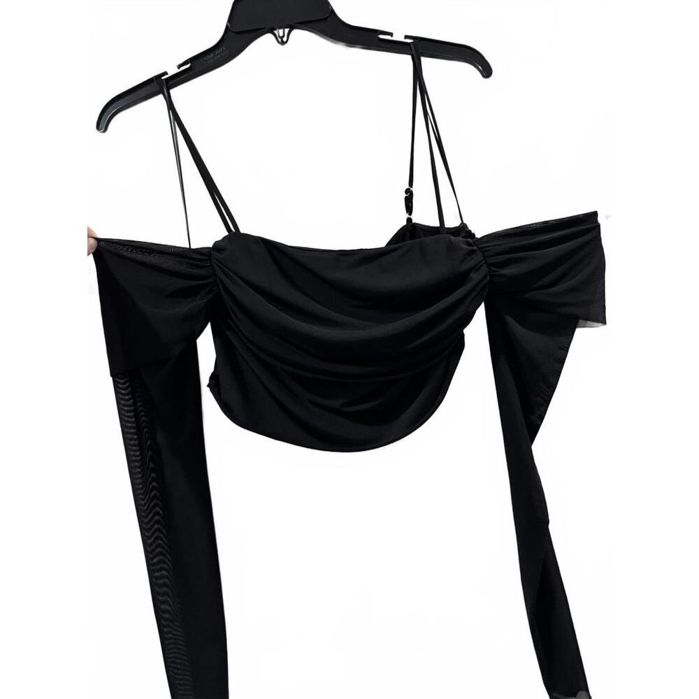 NWT Urban Outfitters Bella Black Cold Shoulder Cropped Top- Size Medium - Picture 2 of 9
